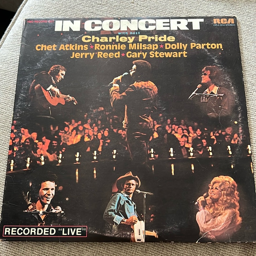 Live in concert with host Charley Pride